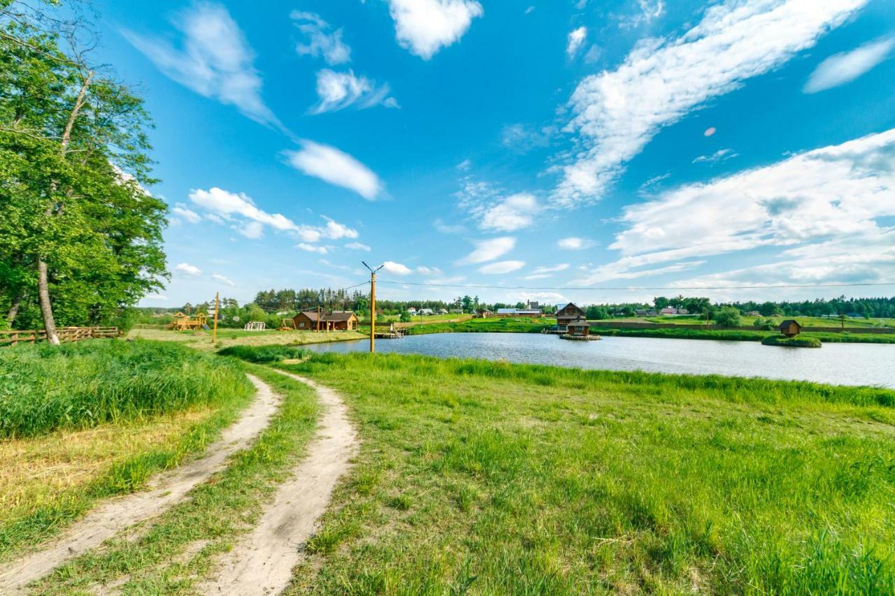 Makariv Guesthouse On The Lake With Bathhouse 70 Km From Kiev المظهر الخارجي الصورة